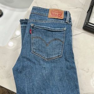 Levi skinny cropped jeans